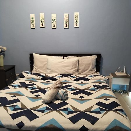 Henry'S Newport Condotel Pasay Exteriör bild
