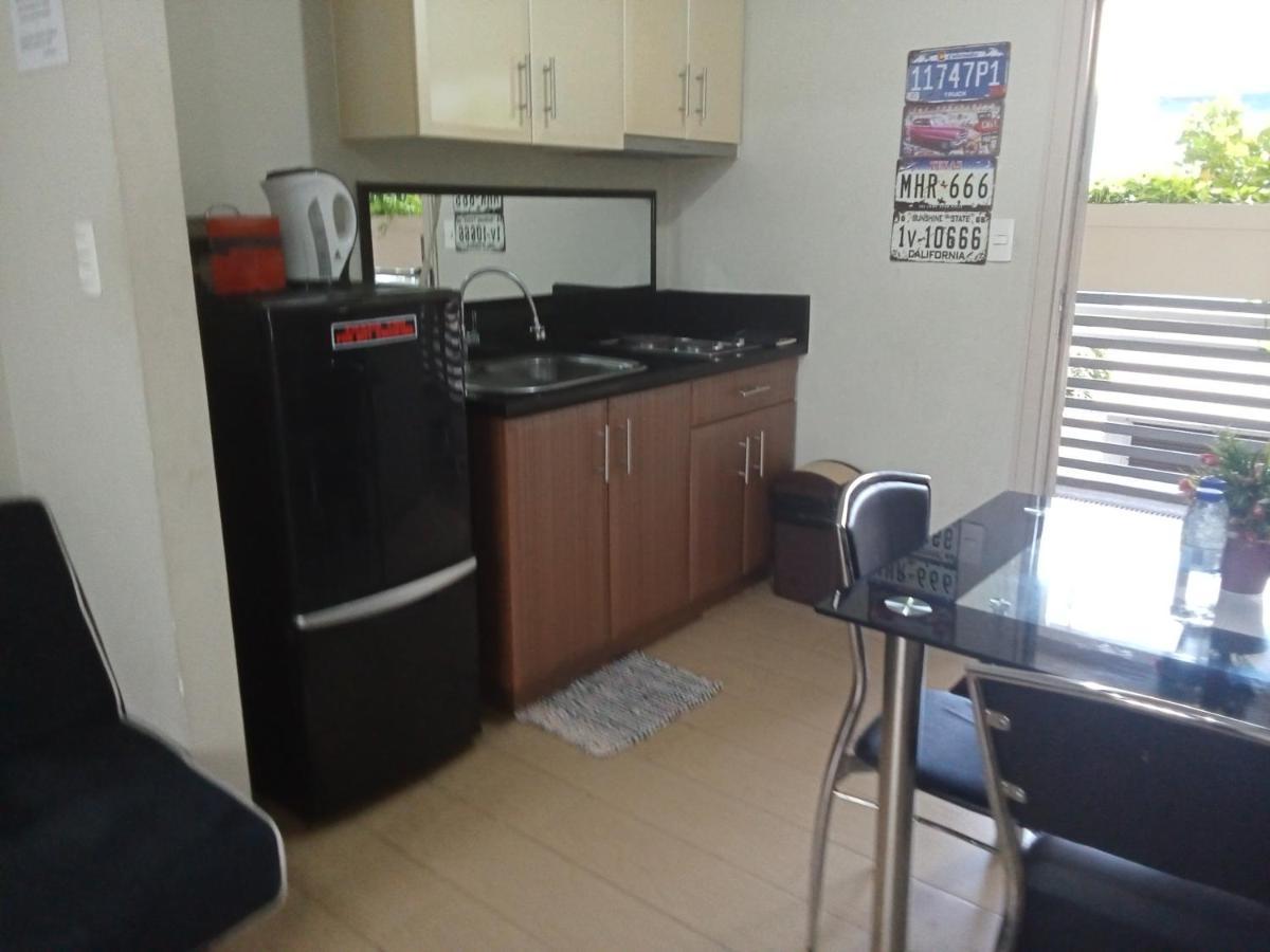 Henry'S Newport Condotel Pasay Exteriör bild
