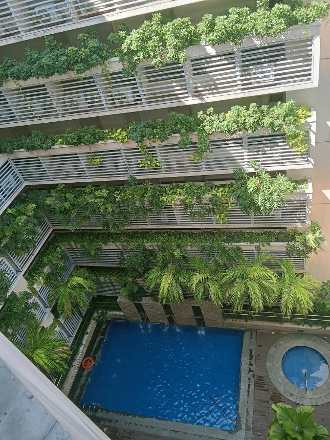 Henry'S Newport Condotel Pasay Exteriör bild