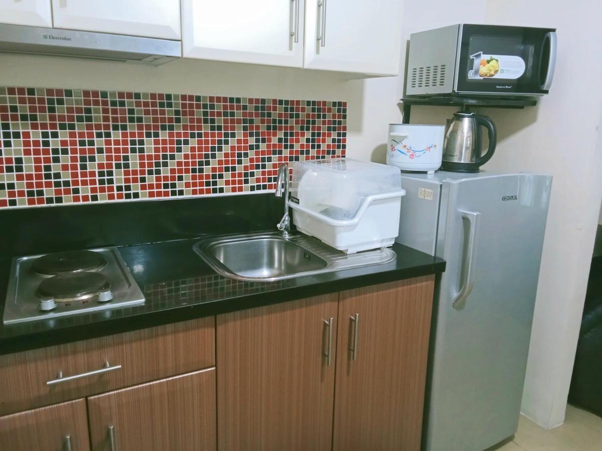 Henry'S Newport Condotel Pasay Exteriör bild