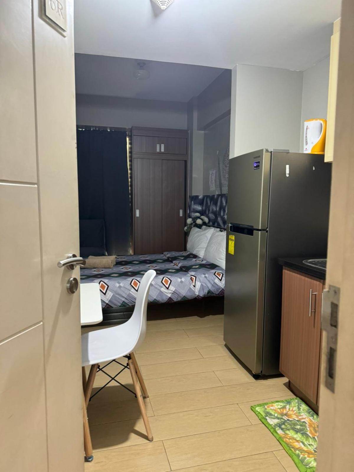Henry'S Newport Condotel Pasay Exteriör bild