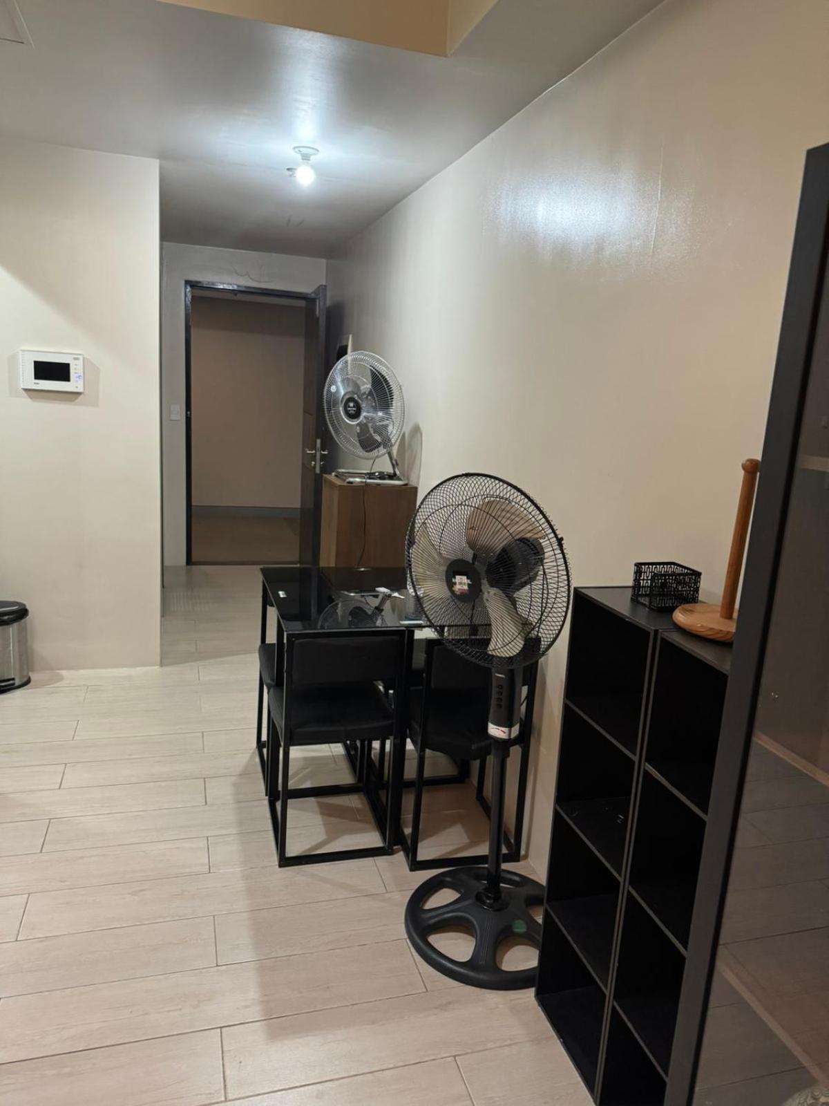 Henry'S Newport Condotel Pasay Exteriör bild