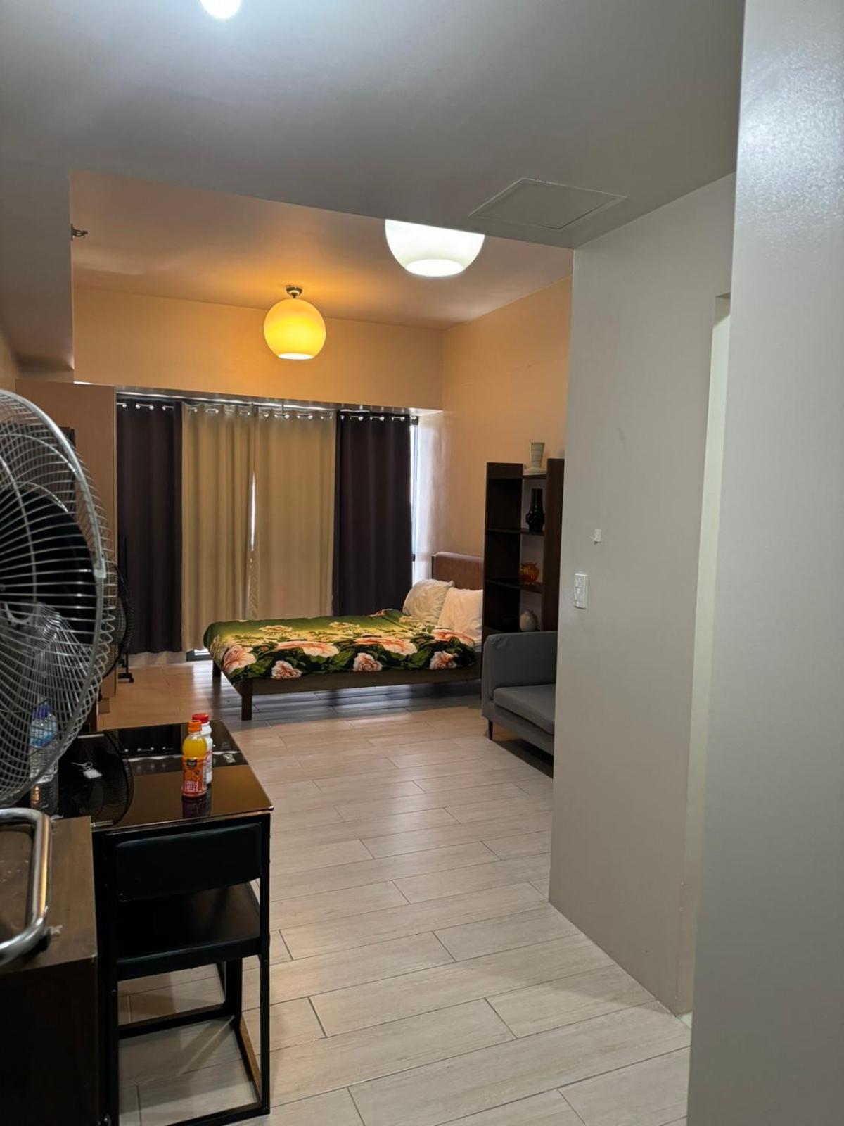 Henry'S Newport Condotel Pasay Exteriör bild