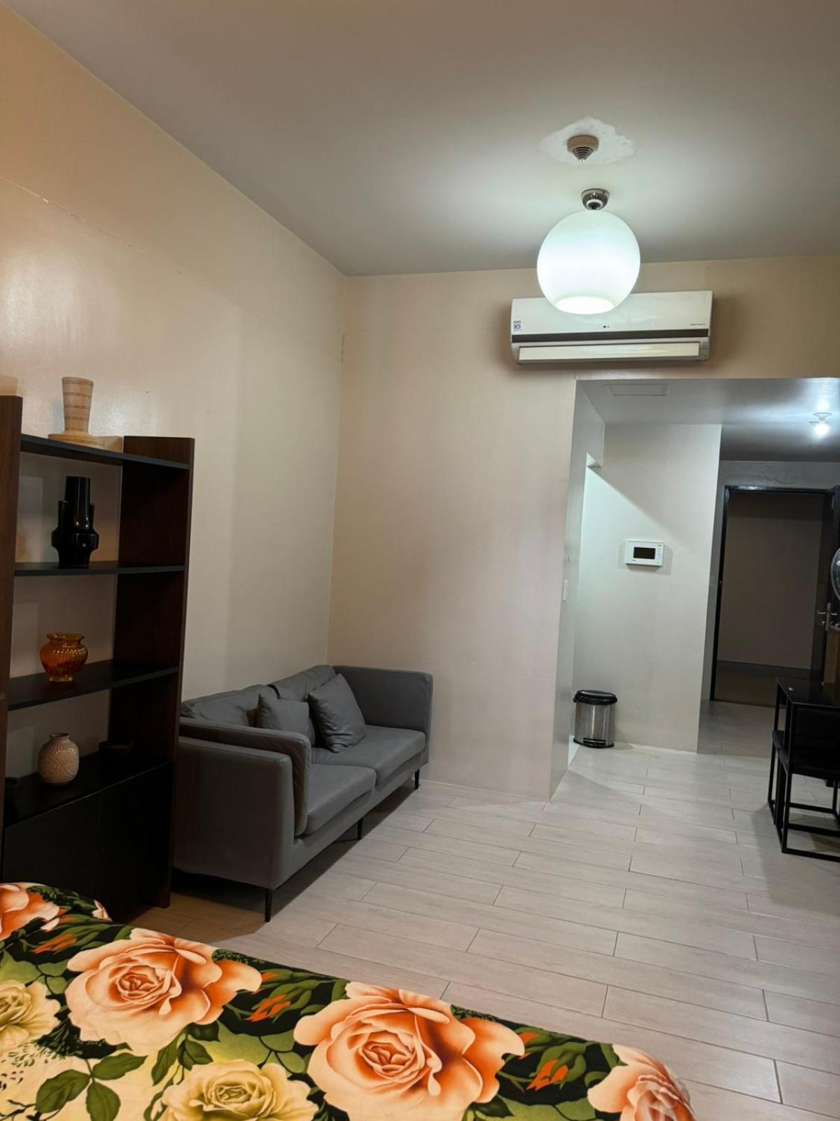 Henry'S Newport Condotel Pasay Exteriör bild