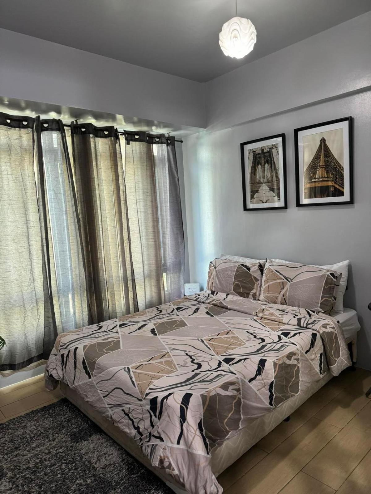 Henry'S Newport Condotel Pasay Exteriör bild