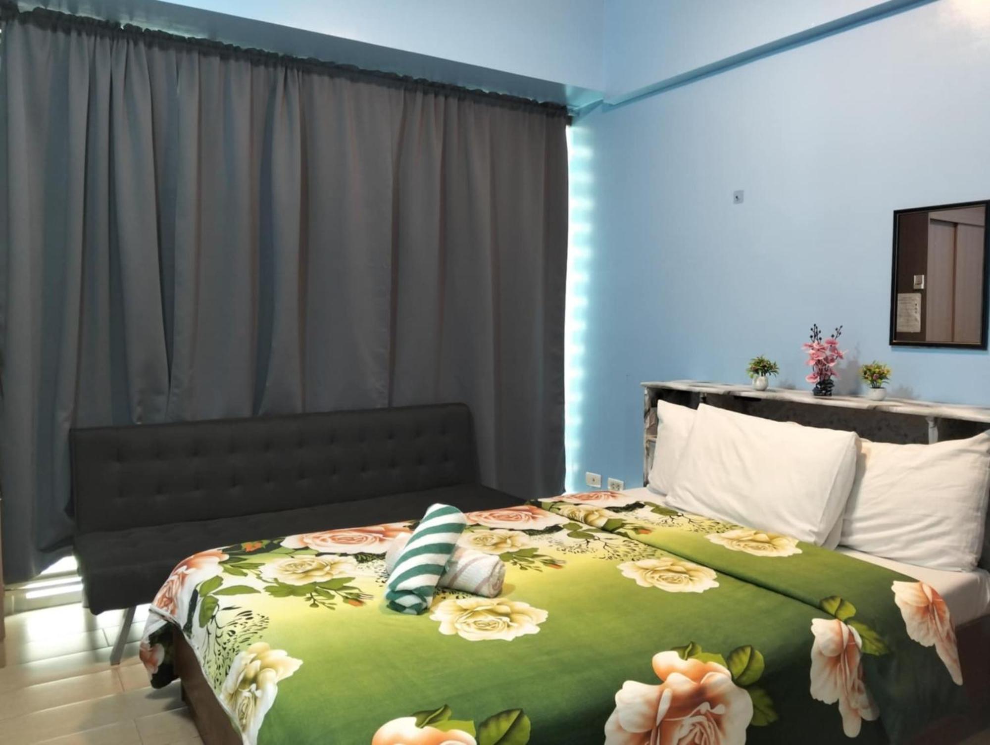 Henry'S Newport Condotel Pasay Exteriör bild