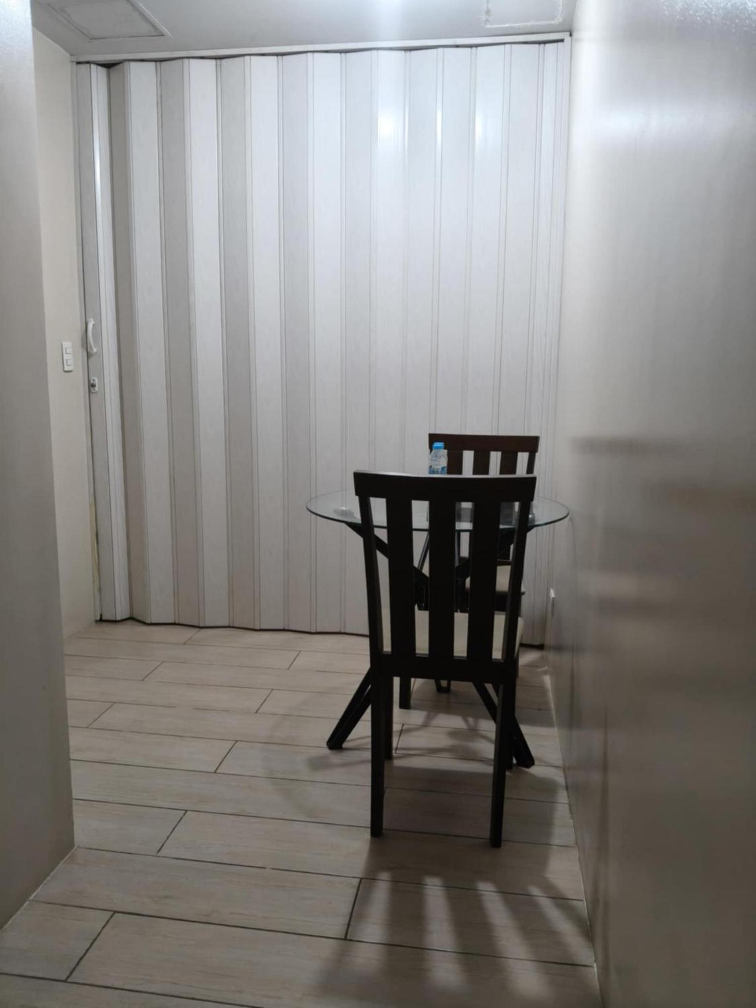 Henry'S Newport Condotel Pasay Exteriör bild