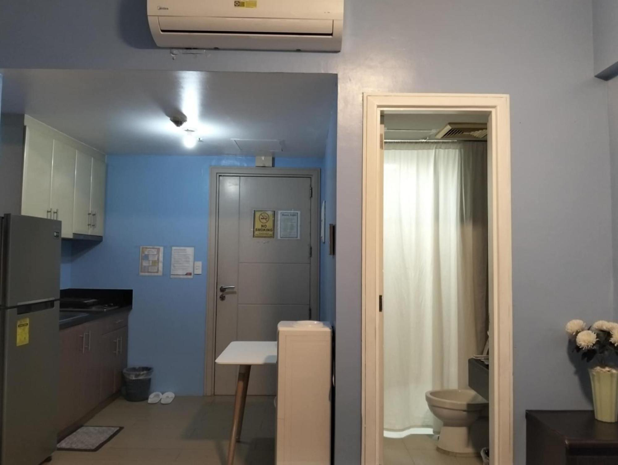 Henry'S Newport Condotel Pasay Exteriör bild