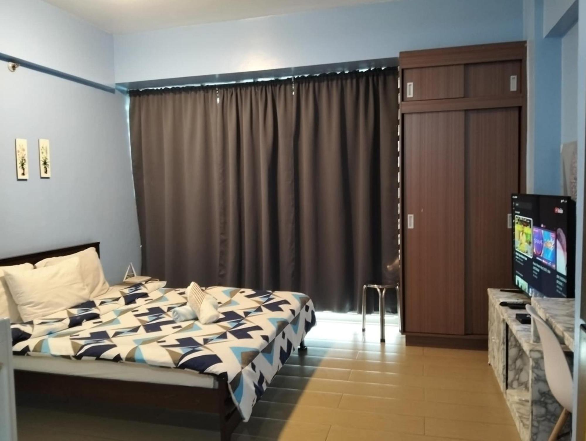 Henry'S Newport Condotel Pasay Exteriör bild